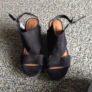 American Eagle Sandals